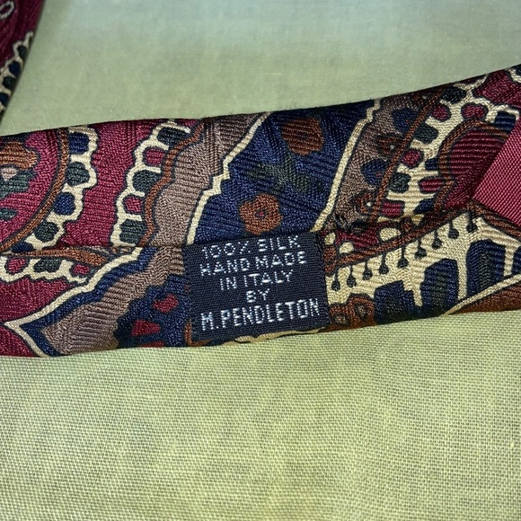 PENDLETON 100% Silk made in Italy men’s necktie, appx. 4” w.     $22 - Picture 3 of 3